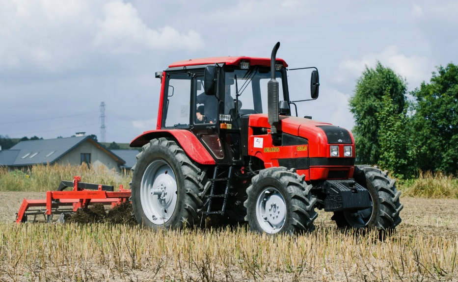 Трактор Беларус МТЗ-1221